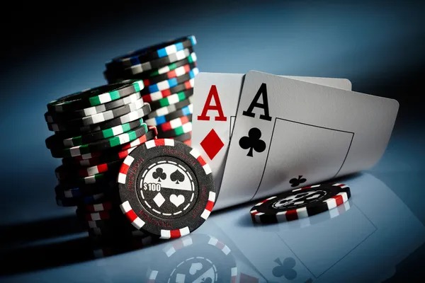 kpk Texas Hold'em Bonus live-dealer table with cards and betting layout