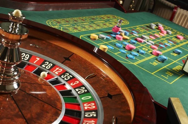 Wolf Gold free spins feature and winning combinations on kpk